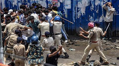 Student protesters holding banners during Bihar Bandh demonstrations in Patna