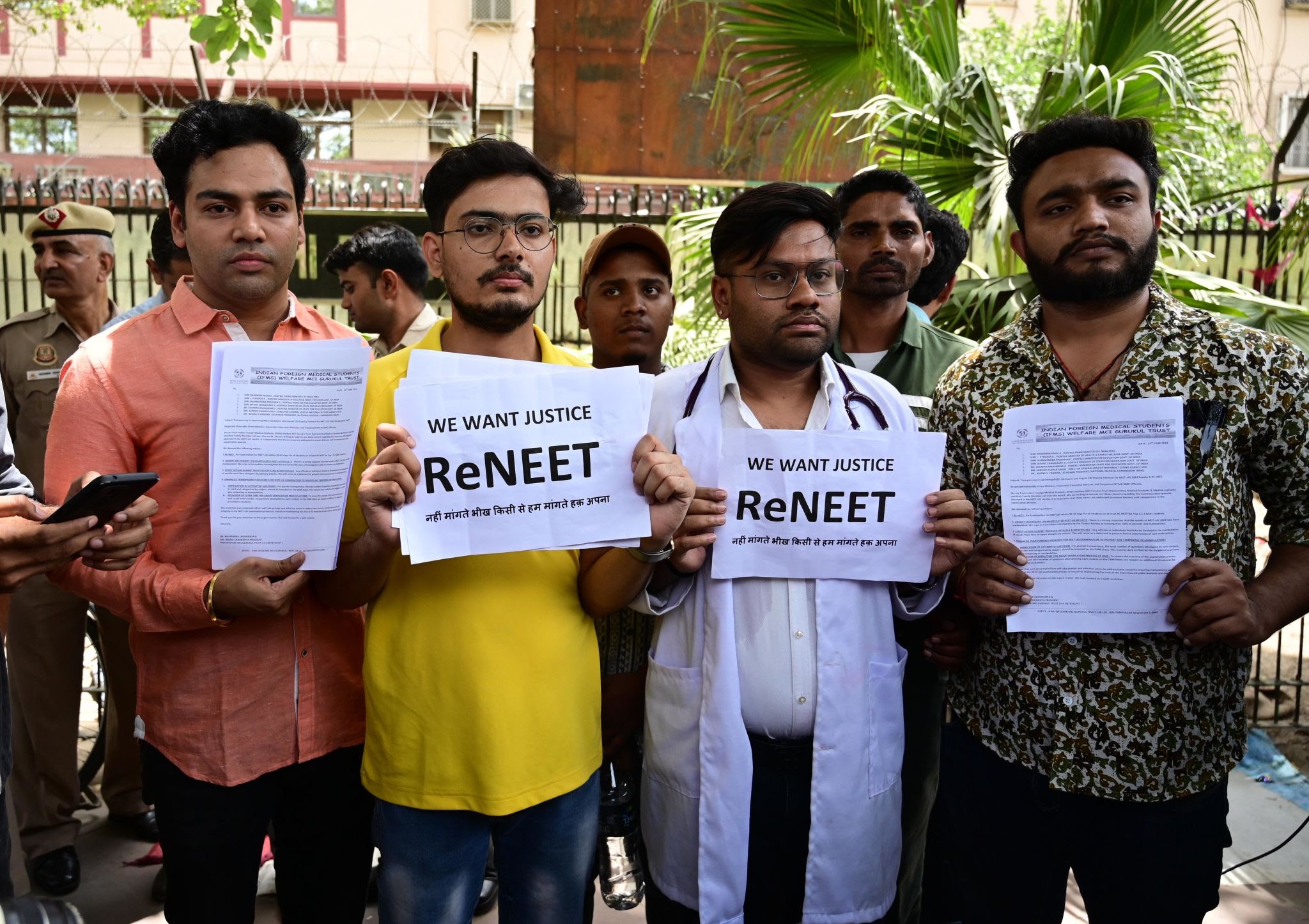 Medical student aspirants holding ReNEET justice placards at Jantar Mantar