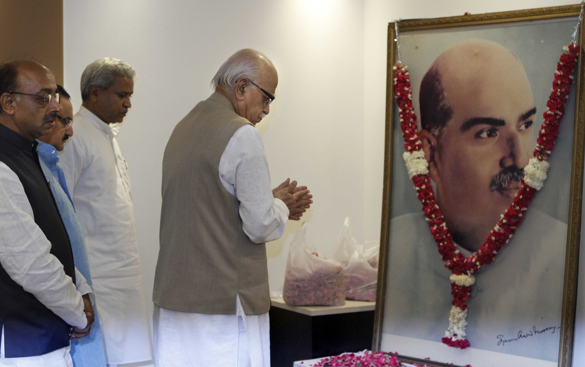 L.K. Advani paying floral tributes to the portrait of Dr. Syama Prasad Mookerjee, founder of Bharatiya Jana Sangh