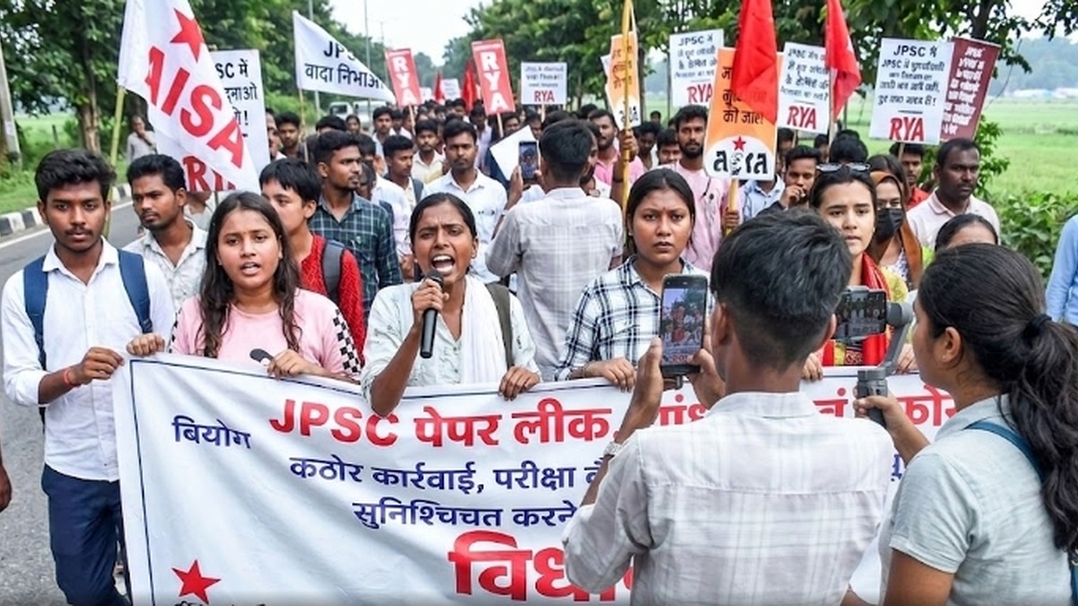 Thousands of Jharkhand students protesting against JPSC exam paper leaks in Ranchi