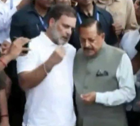 Dr. Jitendra Singh and Rahul Gandhi speaking outside 7 Lok Kalyan Marg