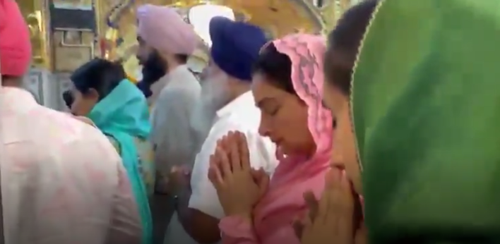 Sukhbir Singh Badal and Harsimrat Kaur Badal offering prayers at Takht Sri Hazur Sahib