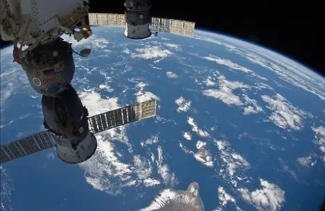 Hyperspectral Earth observation data processing
